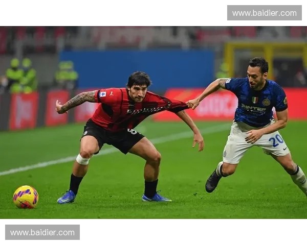 米兰德比点燃全城激情，巅峰对决续写红黑蓝黑传奇史诗之战震撼赛场夜